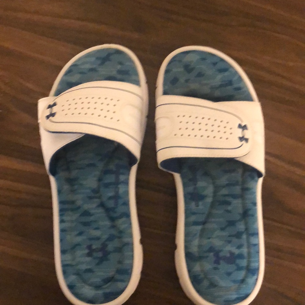 UA slides size 8